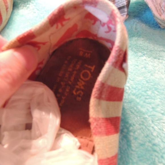 Toms striped red and tan canvas sz 6.5 slip on - Picture 7 of 7